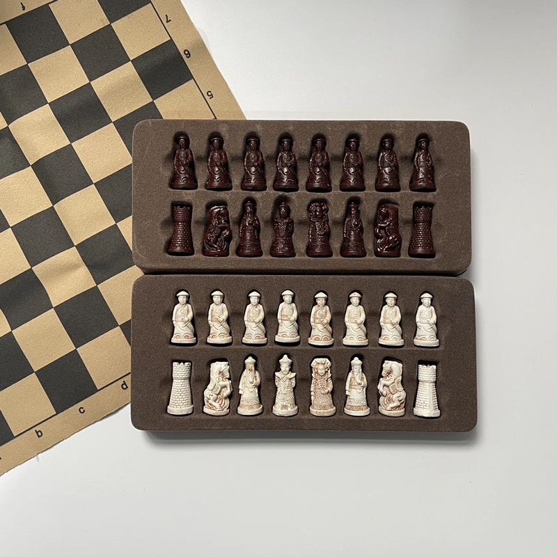 مجموعة شطرنج صغيرة مقاس 28 سم/11 بوصة على الطراز القديم، قطع شطرنج من الراتنج بتصميم شخصية إبداعية ثلاثية الأبعاد لعيد الميلاد #2