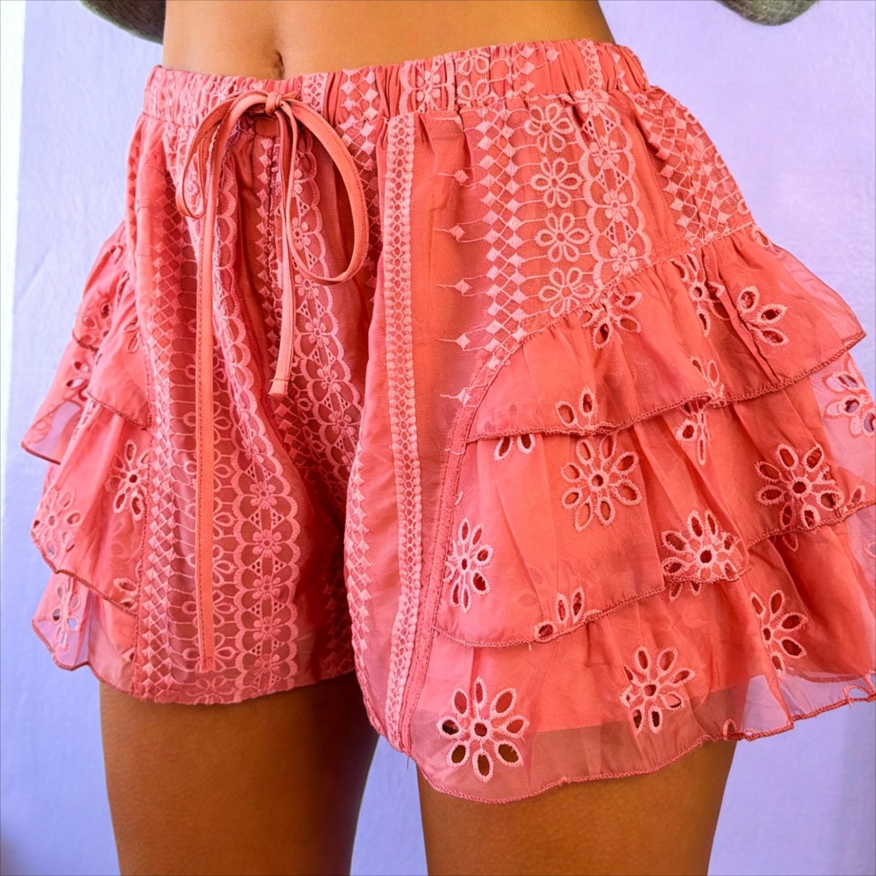 

Женские шорты-брюки с эластичным поясом, облегающие, с вырезами и оборками, однотонные, в стиле Y2K, уличная мода, элегантные, повседневные, для работы, 2026