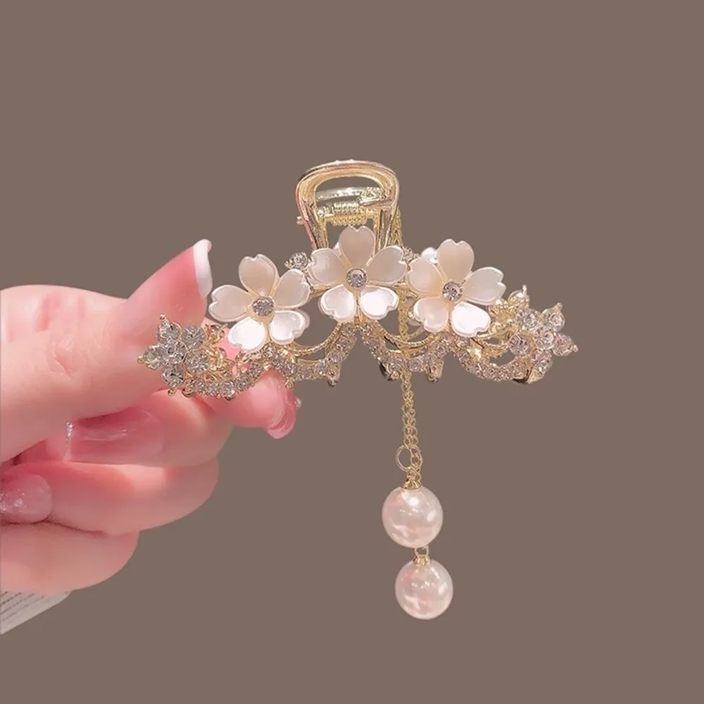 New Pearl Jasmine Flower Tassel Claw Clip Diamond-encrusted Elegant Female Hair Clip Metal Hair Accessories Hair Claw