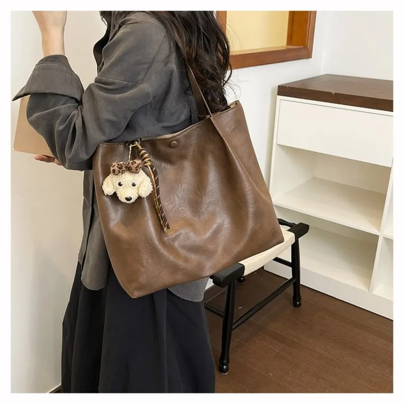 

Large Tote Shoulder Bag, Spacious & Stylish with Soft Faux Leather Finish and Open-Top Design, Perfect for Everyday Use handbags
