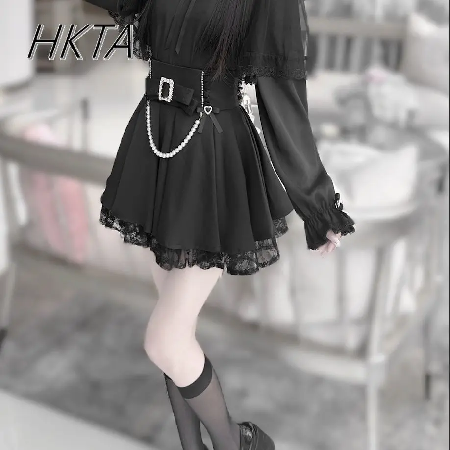 日本のダーク量産レースリボン黒長袖シャツ女性ブラウストップロリータパールウエストプリーツスカート 2 枚セット