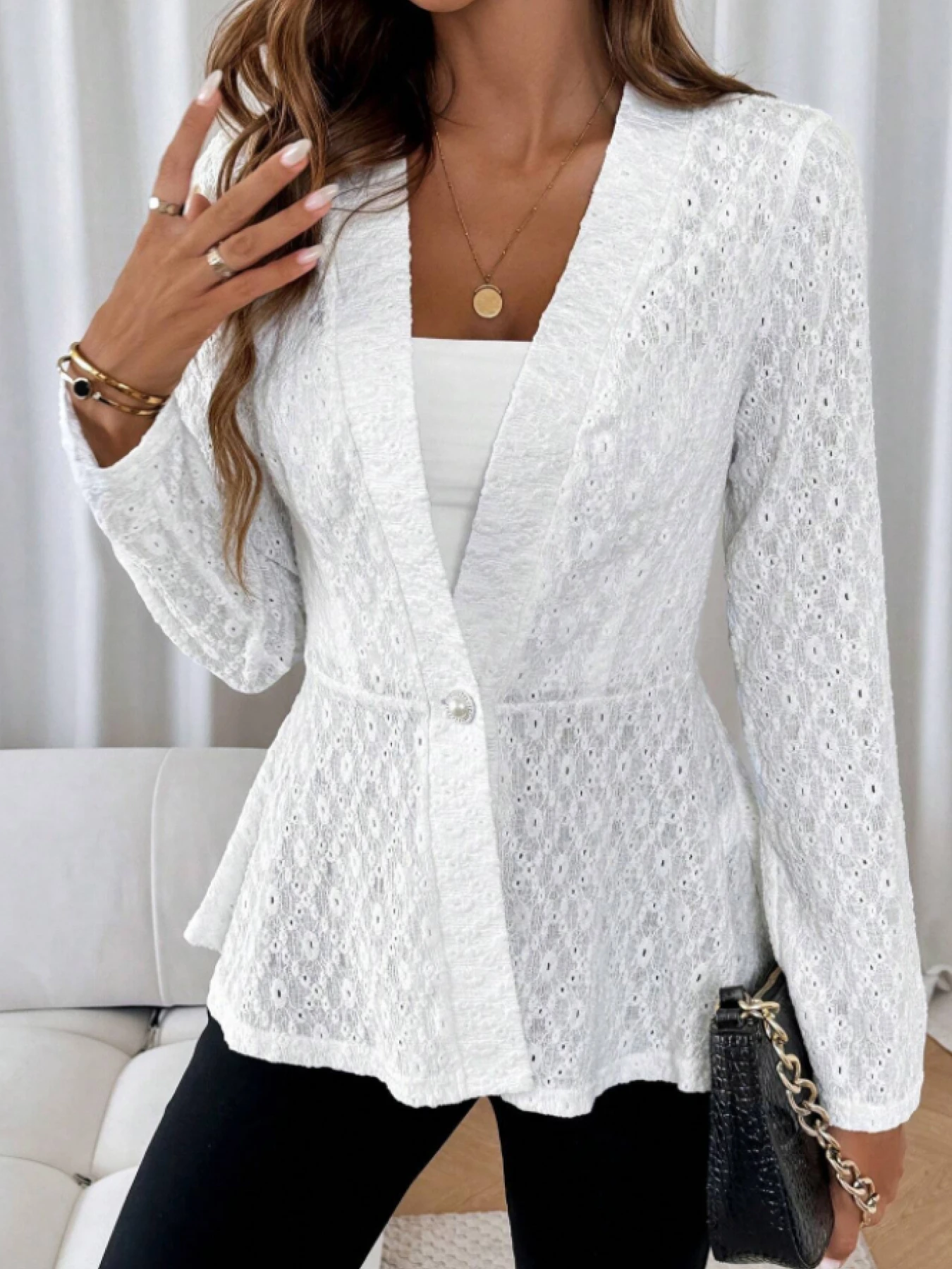 

A women's white waist button V-neck suit jacket commuter elegant style thin hollow design top
