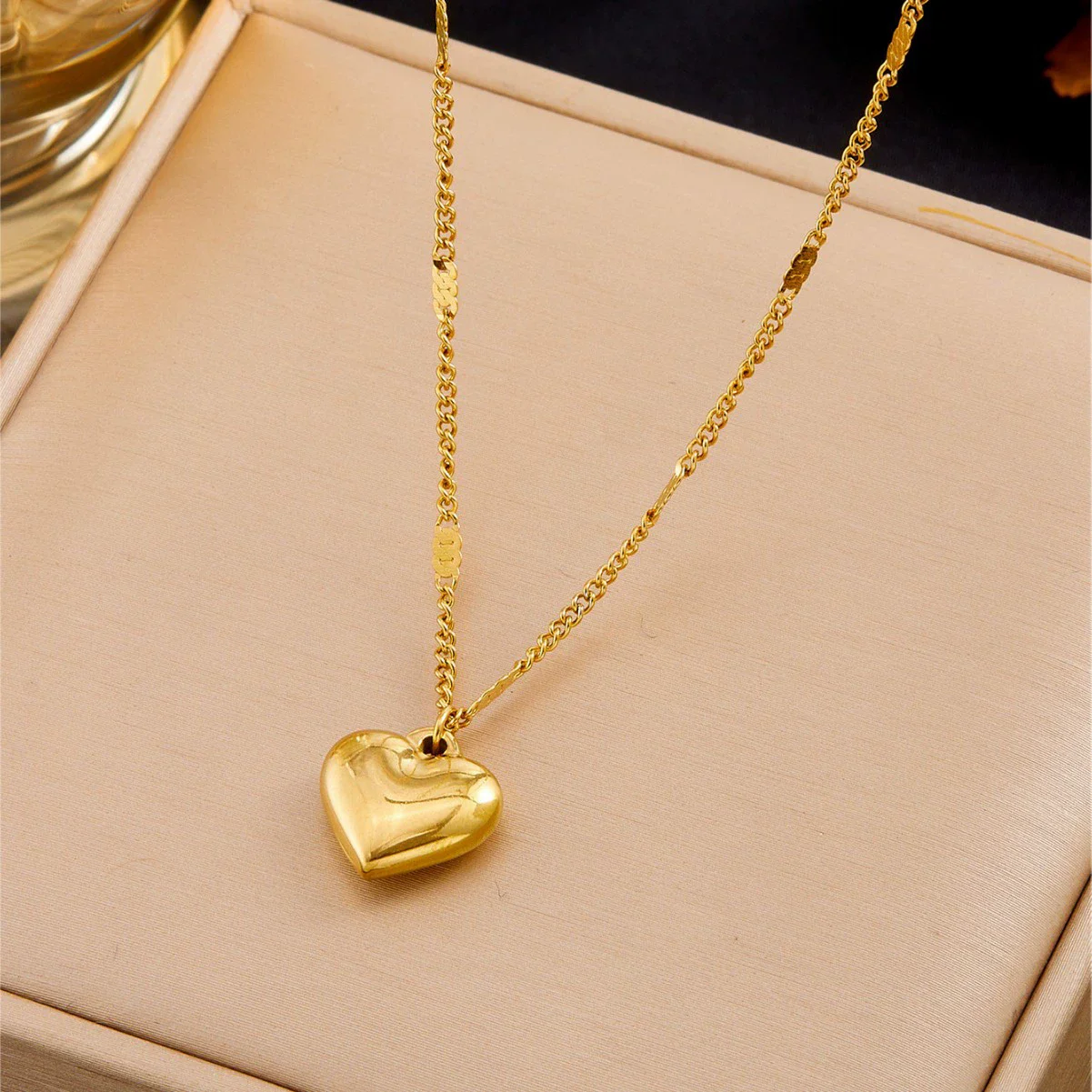 

Stainless Steel Love Heart Necklace For Women New Trendy Simple Pendant Necklace Jewelry Gift Wholesalers