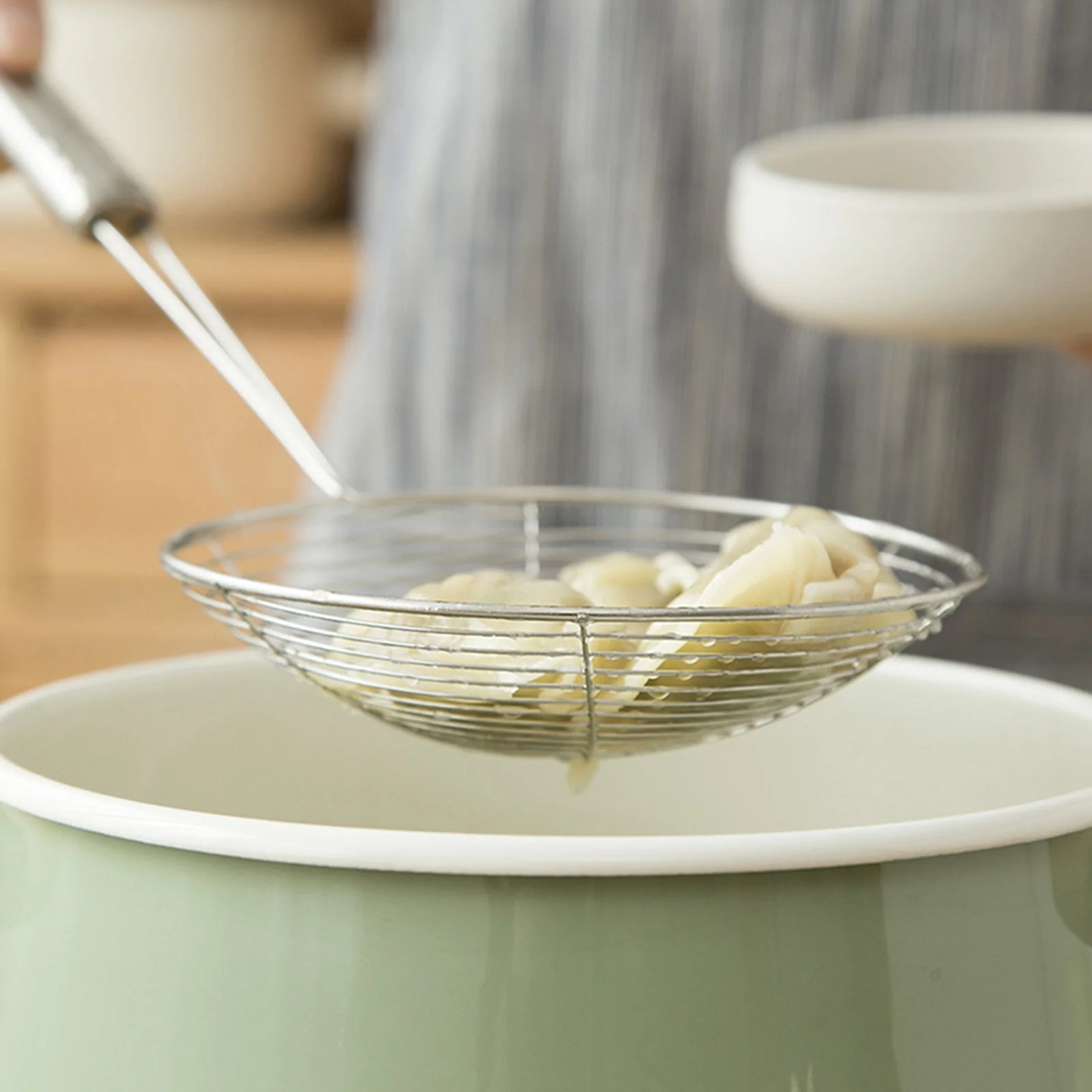 

1 pc Stainless Steel Mesh Skimmer Strainer Long Handle Skimmer Ladle For Noodles Spaetzle Pasta Fries Fish Vegetables Kitchen
