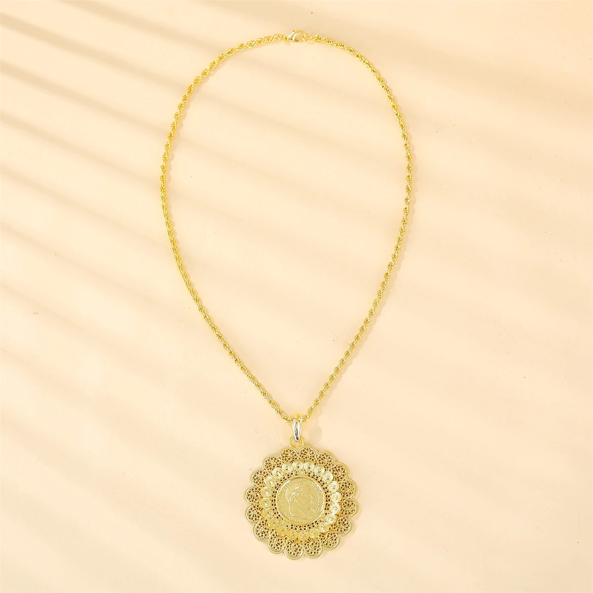 قلادة بدلاية معدنية على شكل زهرة مزدوجة ، عروس ألمانية ، صورة الجزائري ، مجوهرات بنمط العملة الذهبية ، تصميم عباد الشمس