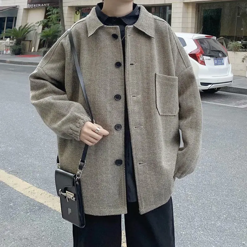 

Пальто из шерстяной смеси: серый, коричневый, шоколадный, кофейный, мокко, эспрессо, карамельный, тан, верблюжий, песочный, бежевый, хаки, тауп, грибной, земляной, грязно-коричневый, цвета земли и гряны.