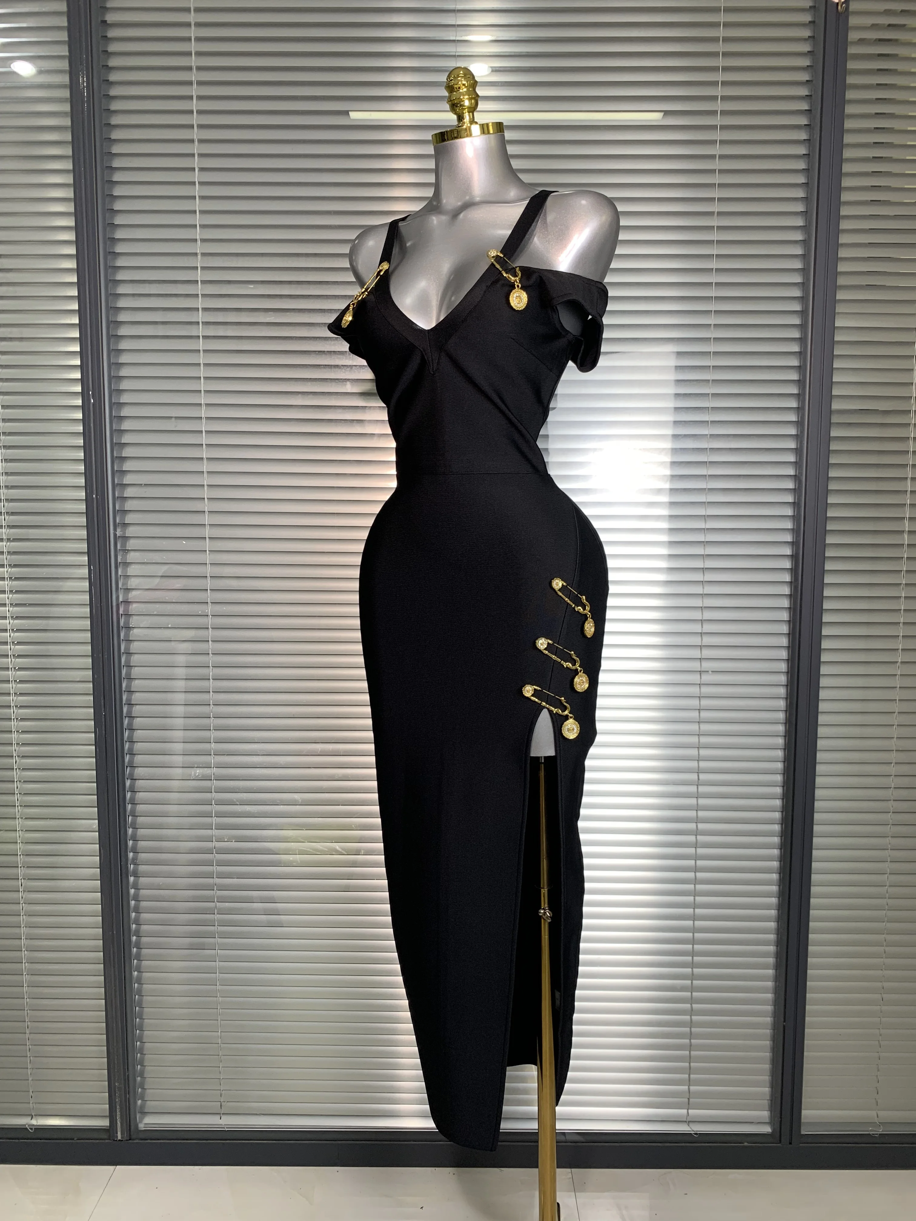 long dress with buttons down the front Islet Button-Down Linen Blend Maxi Please refer to our Size:30/34 Front Porch Sippin' Maxi YGroup_AM-PD-10664