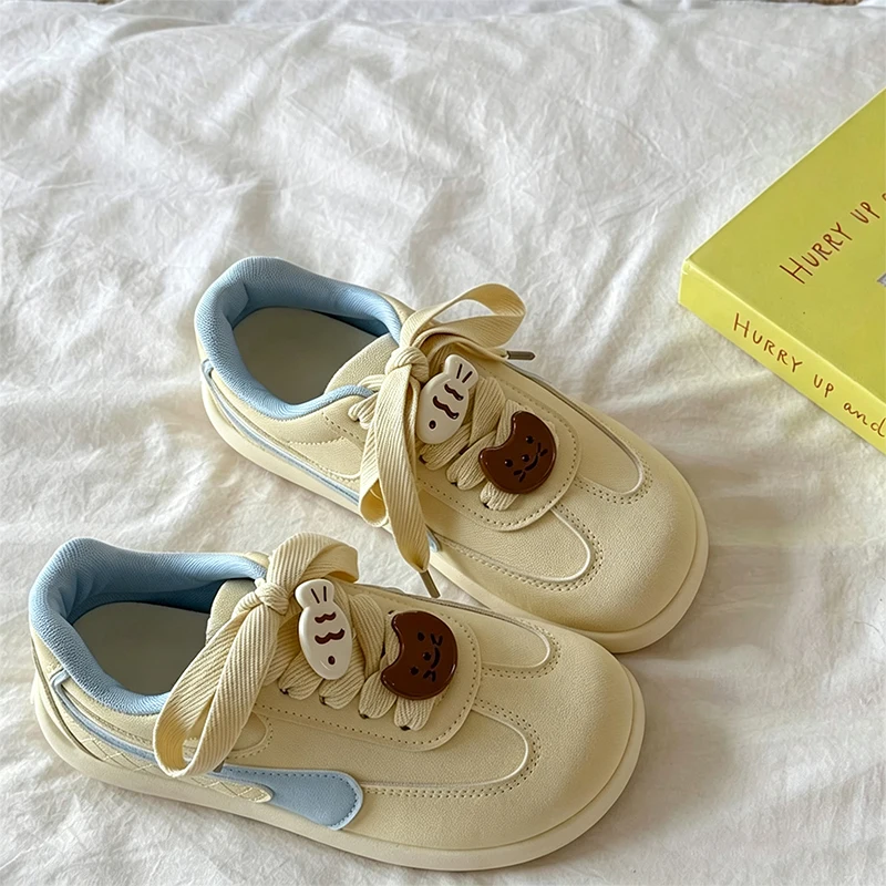 2026 Autumn New Women's Thick Soled Board Shoes Versatile Casual Lightweight Sports Shoes Academy Style Round Head Bread Shoes
