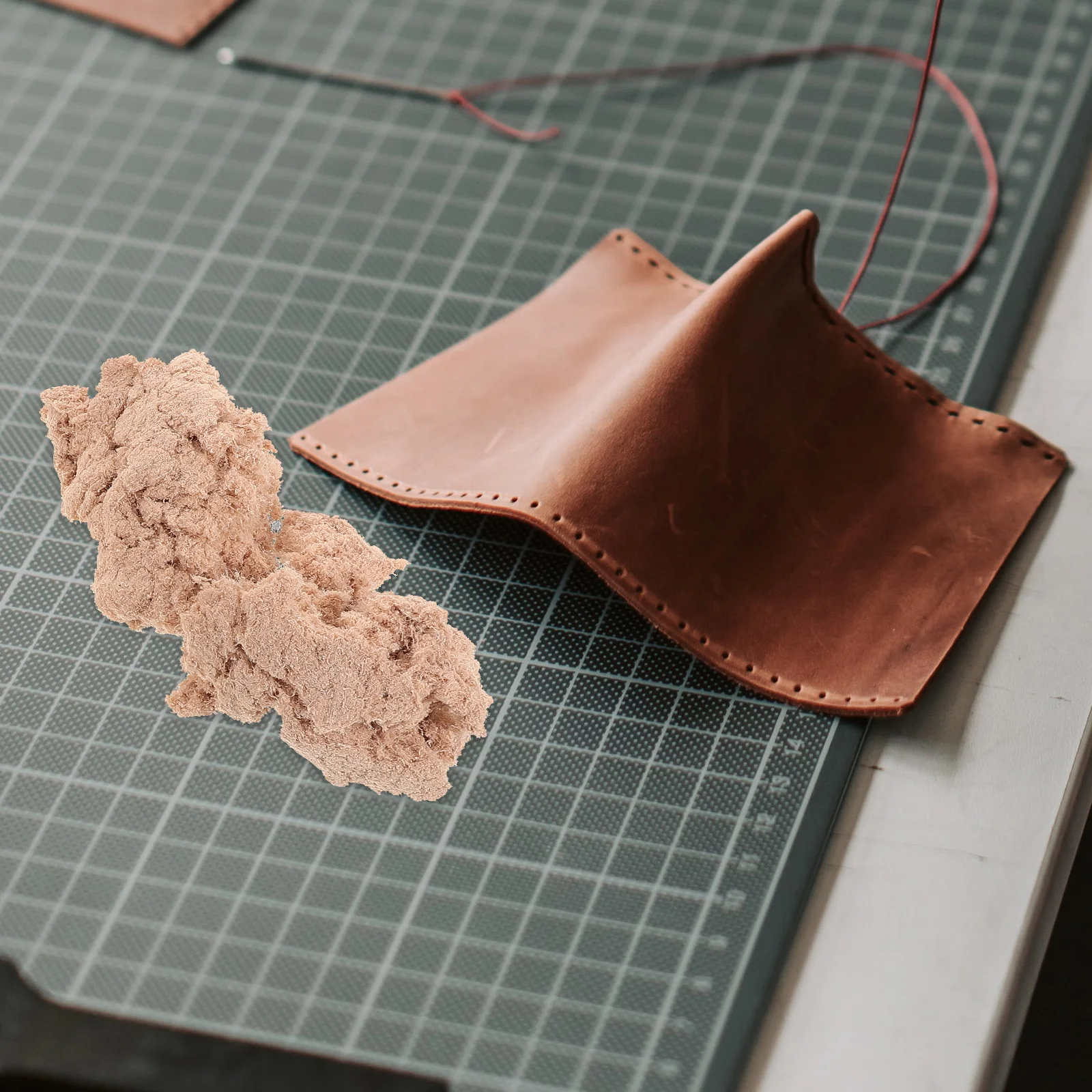 

50g Handmade Cowhide Powder Scraps Ideal for DIY Leathercraft Leatherworking Natural Pieces Supplies