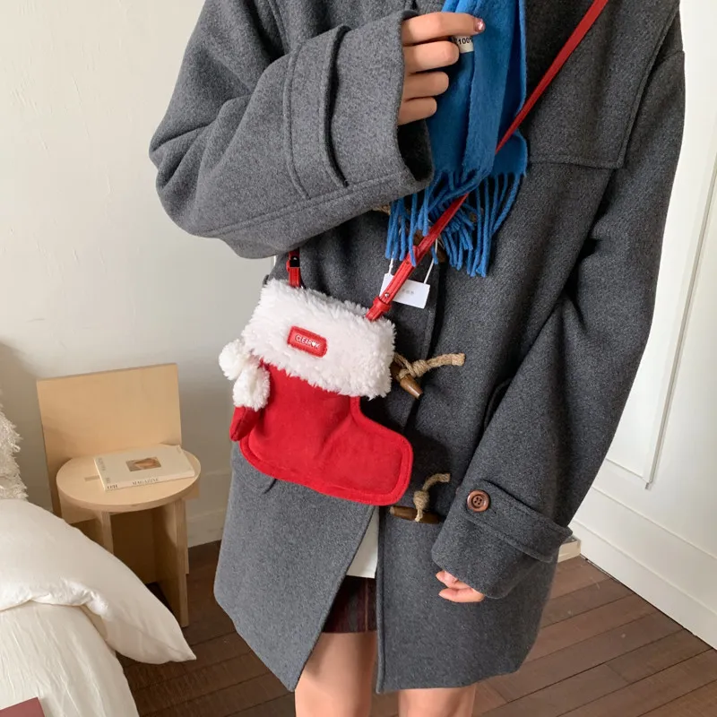Bolso de Hombro Kawaii para Mujer, Diseño Navideño con Calcetines Rojos, Estilo Minimalista, Suave y Casual, Inspirado en Cuentos de Hadas