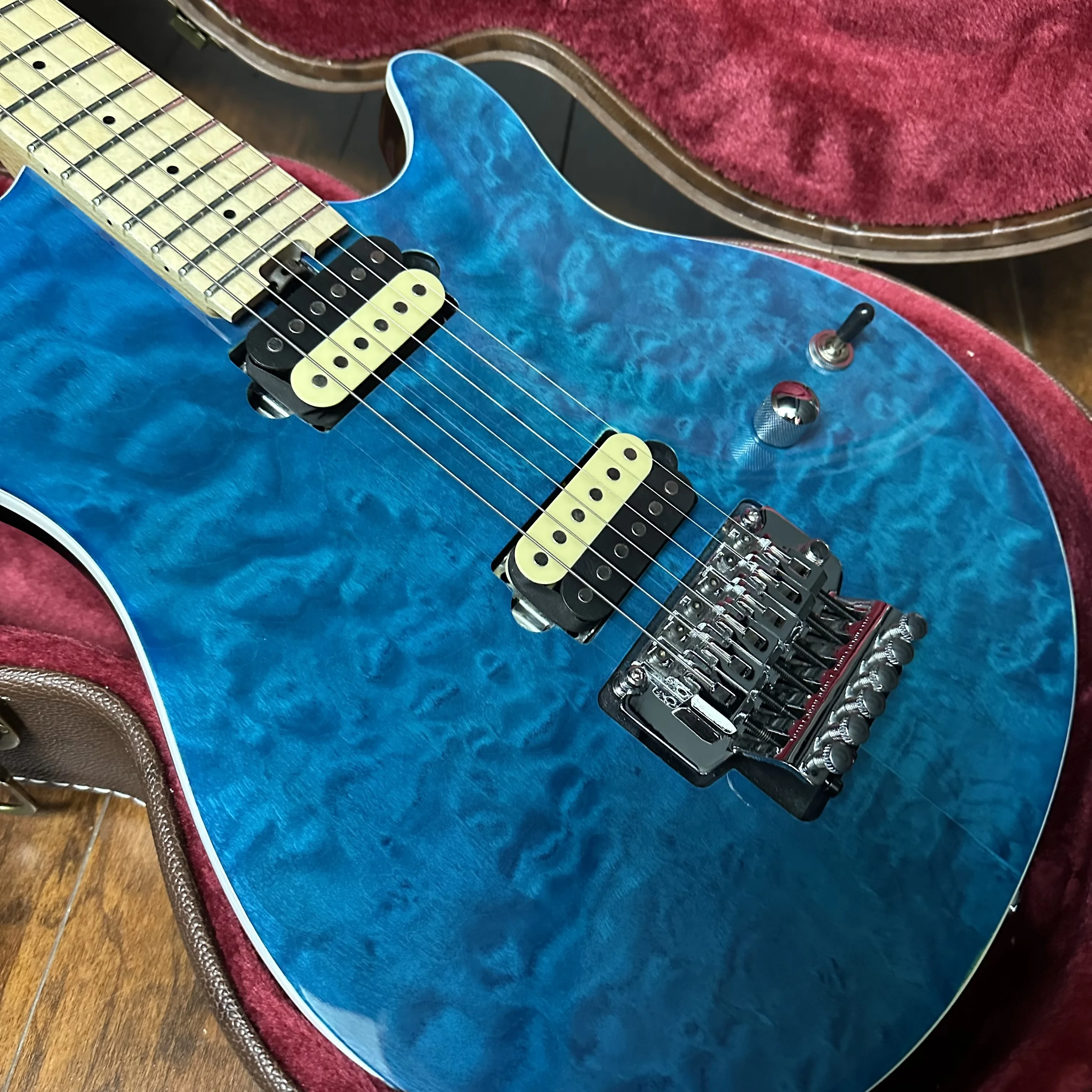 Musicman olp niebieski pikowany top klonowy gitara elektryczna solidny mahoniowy korpus z gitarą Floydrose Tremolo tylko