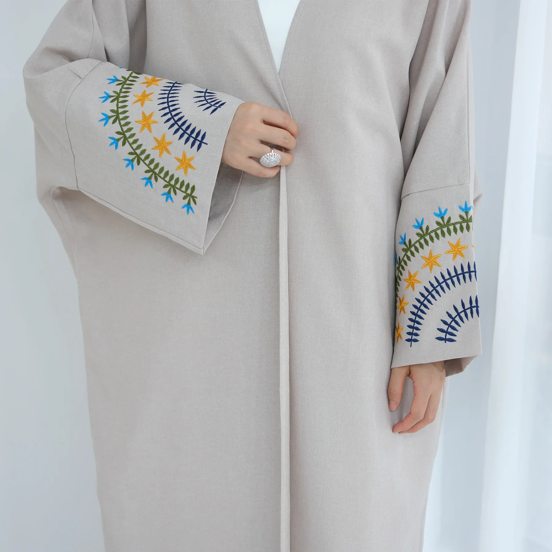 

Элегантное мусульманское женское скромное платье с рукавами и вышивкой 2024, Рамадан, Дубай, открытая Абая, роскошное исламское праздничное пальто, турецкий кафтан, халат