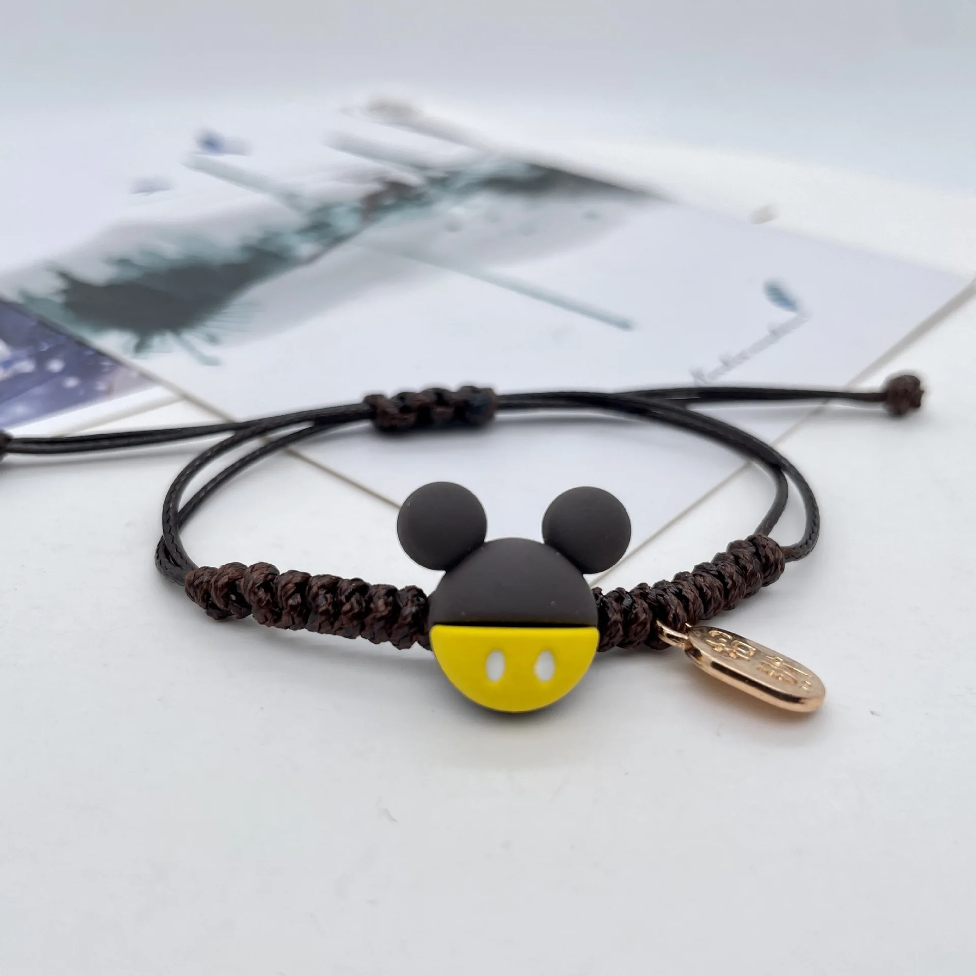 Disney Anime Mickey Mouse pulsera figura tejida a mano dibujos animados Color caramelo Minnie Mickey accesorios cadena pareja regalo al por mayor