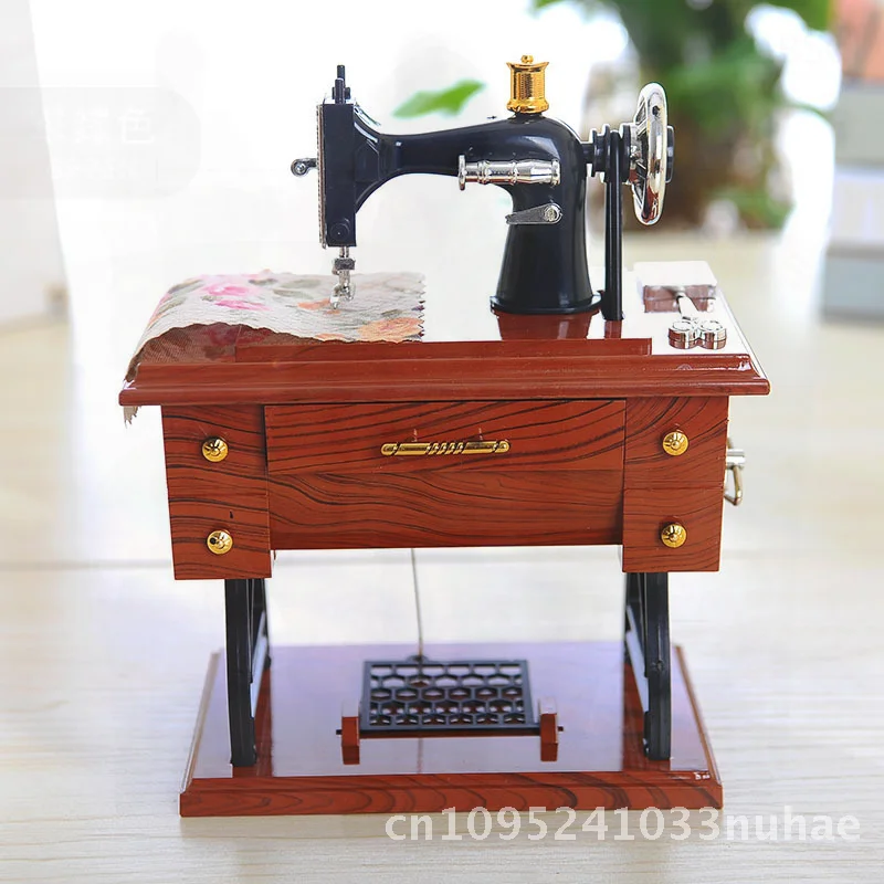 

Medium Sewing Machine Music Box Creative Nostalgic Retro Model Plastic Decorations for Clothing Store Window Props