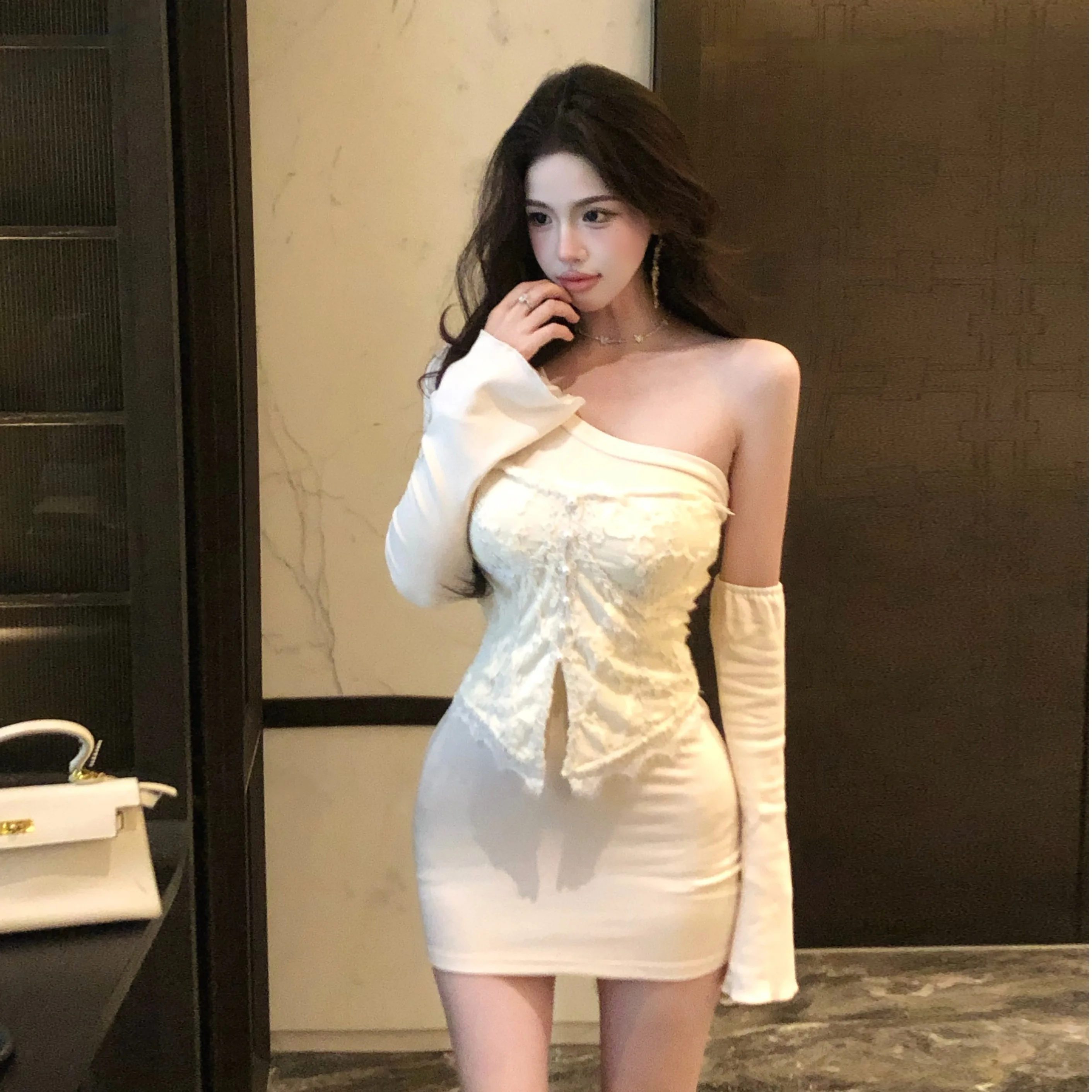 Zmysłowy Seksowny Komplet Dwuczęściowy: Obcisły Top z Odkrytymi Ramionami i Koronkowy Gorset Modelujący Talia, Idealny na Jesień i Zimę