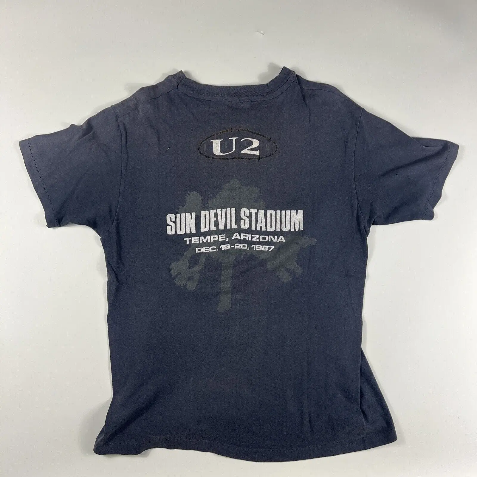 Vintage U2 T Shirt L In The Desert Sun Devil Stadium Tempe Arizona