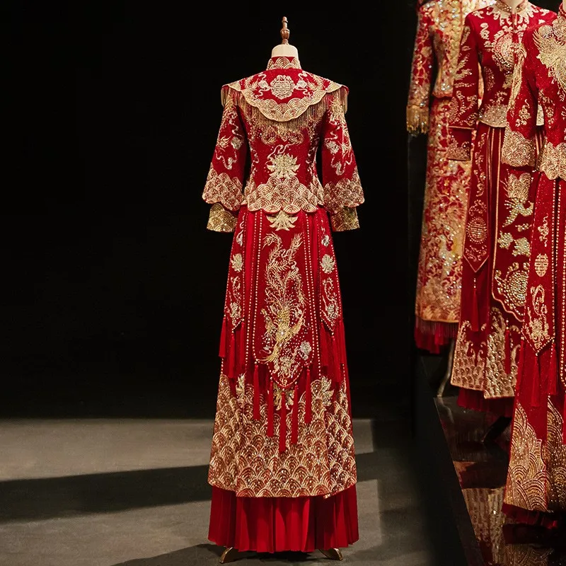 New Chinese-style wedding dress toasting dragon and phoenix gown shawl