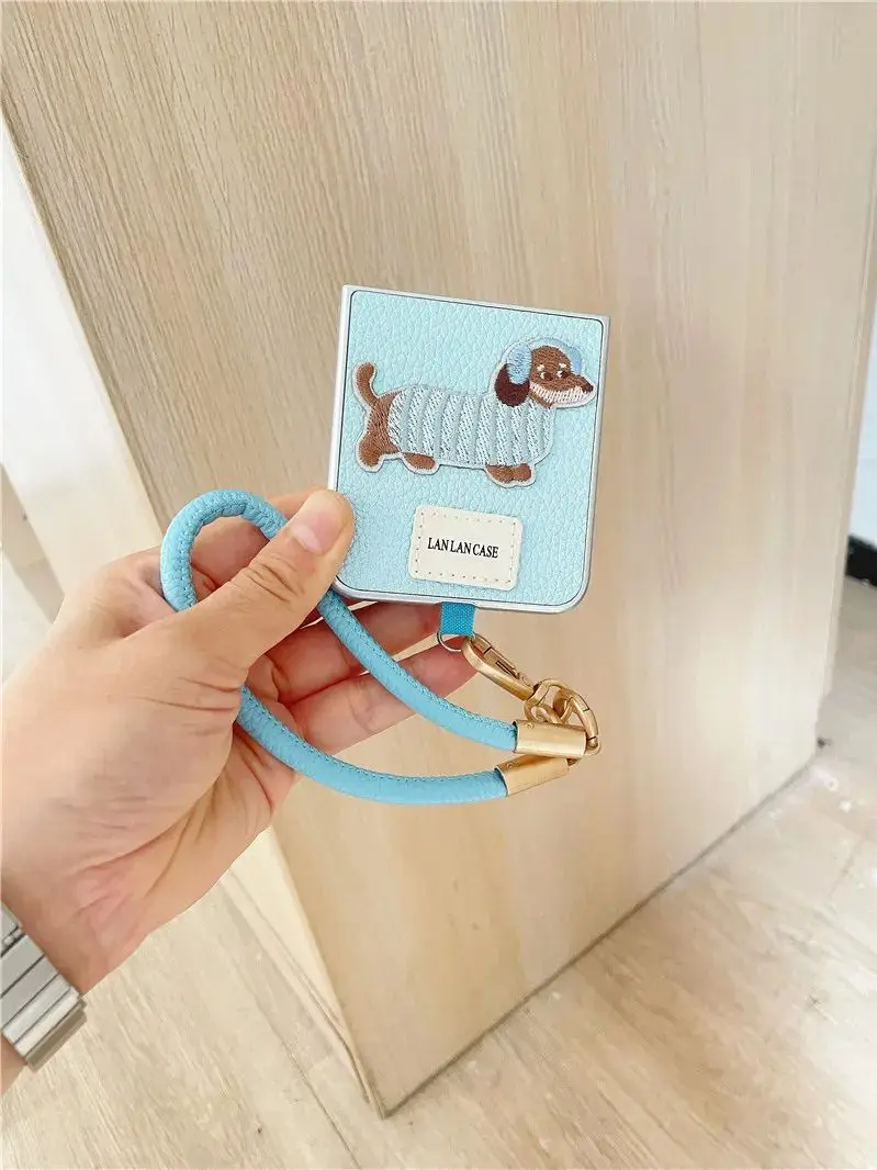 Cute Embroidered Dog Short Chain Case For Samsung Galaxy Z Flip6 Case Z Flip5 Z Flip4 Z Flip7 Cover Motorola Razr60 Razr50 ultra