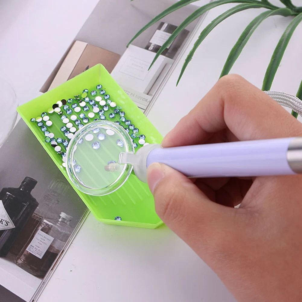 

Алмазная ручка для рисования 5D Инструменты для алмазной живописи с 7 наконечниками Блестящая алмазная дрель с подсветкой USB Перезаряжаемая для начинающих