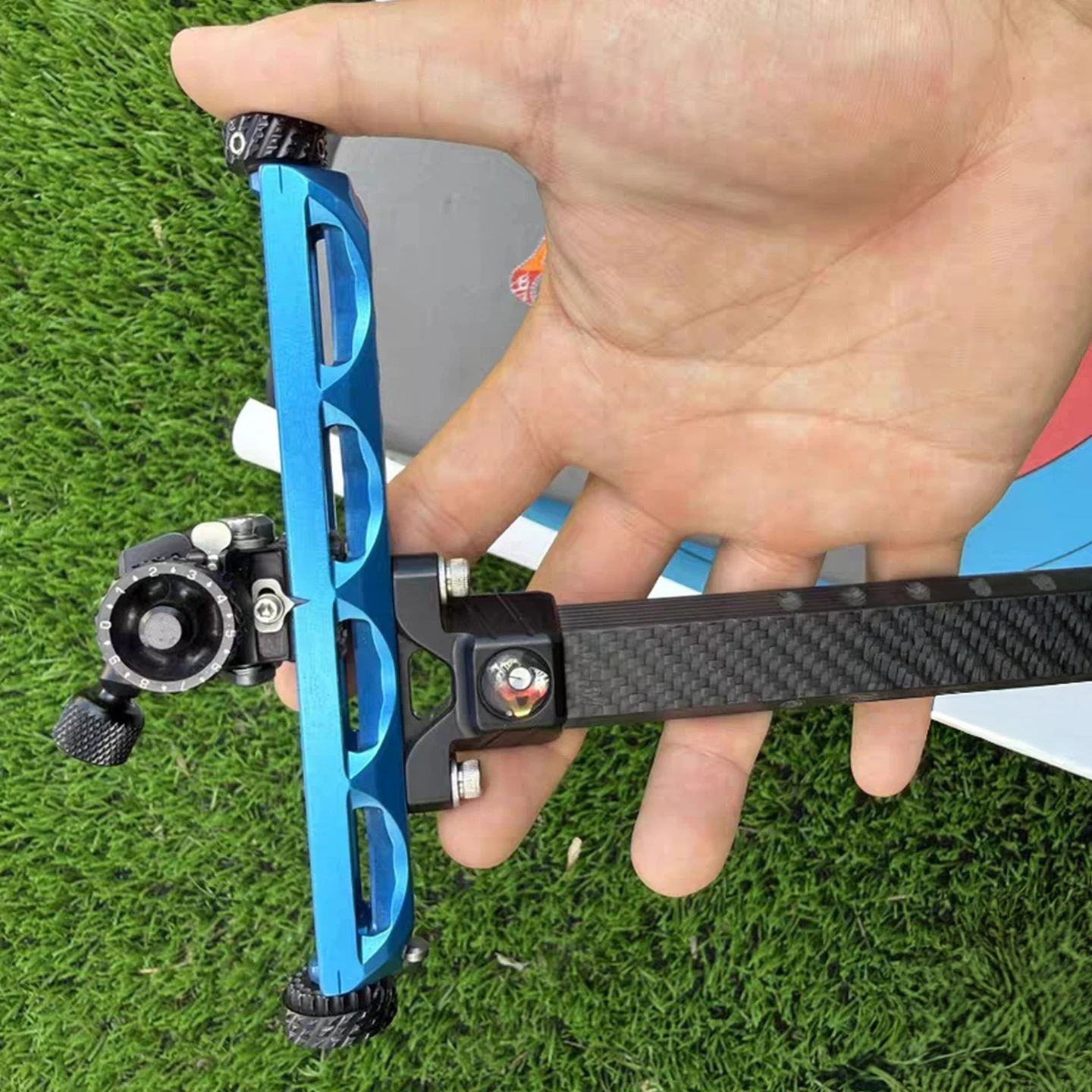 1 Stück Bogenschießvisier für Recurve-Bögen, 9 Zoll Carbonfaser-Verlängerungsstange, professionelles Wettkampf-Zielvisier mit Mikroeinstellung, Rot/B – Detail 4