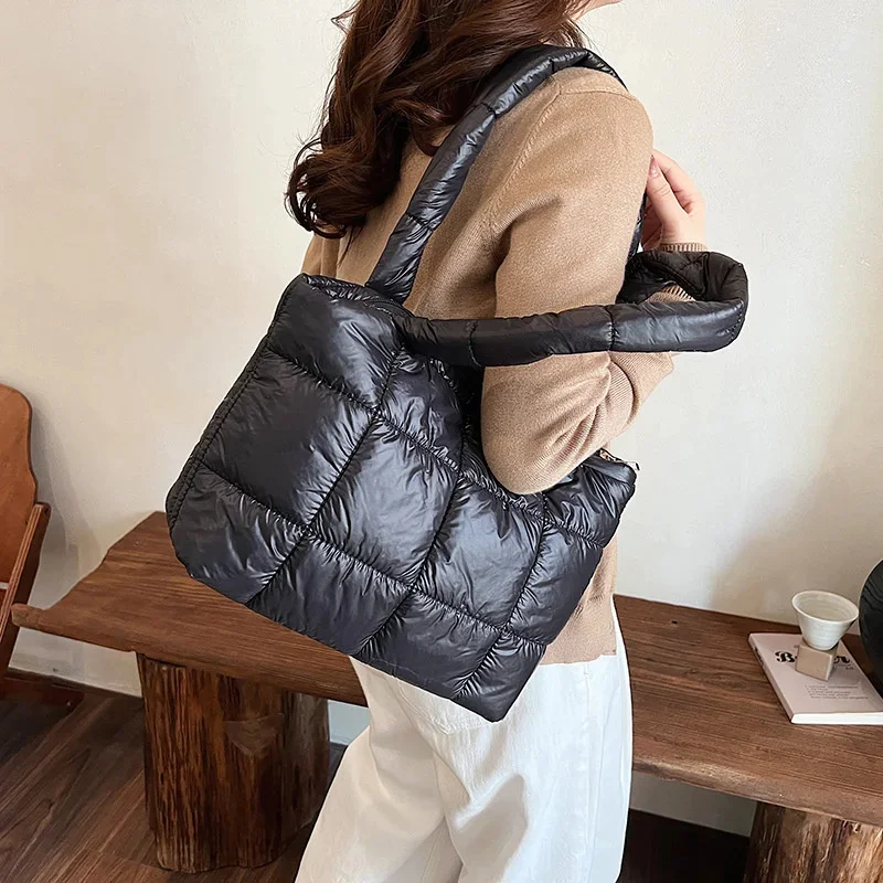 2025 Women\'s Tote Bag Leisure Fashion Commuting Shoulder Bag Large Capacity Travel Female Yoga Handbag New Lady Simple Plaid Bag