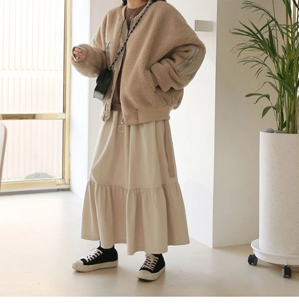 The loose, student-style, retro autumn corduroy fashion A-line all-in-one mid-calf apricot aesthetic skirt from Harajuku