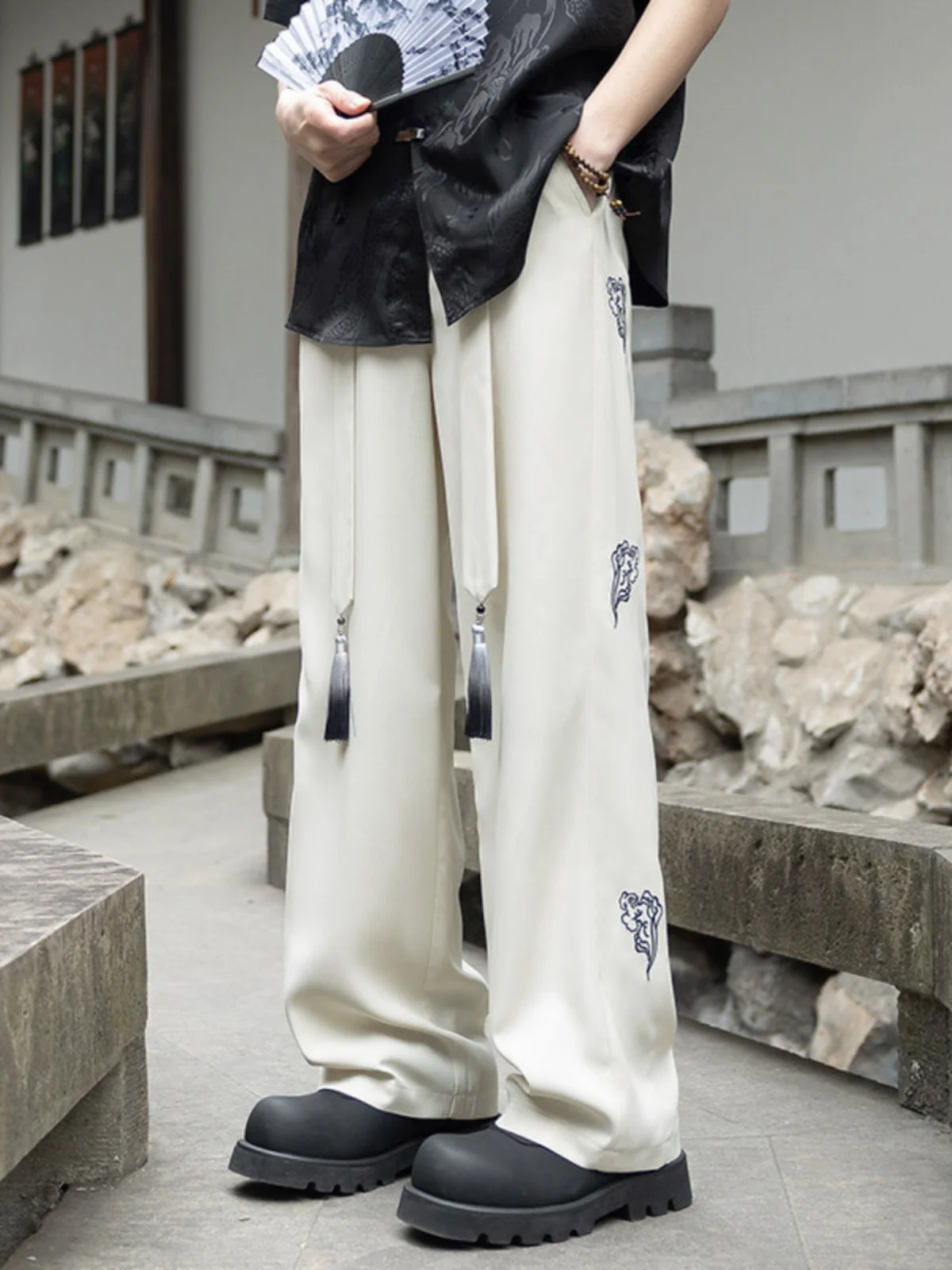 

Новые китайские мужские летние брюки из ледяного шелка с вышивкой, широкие, прямые, струящиеся, слегка расклешенные, длинные