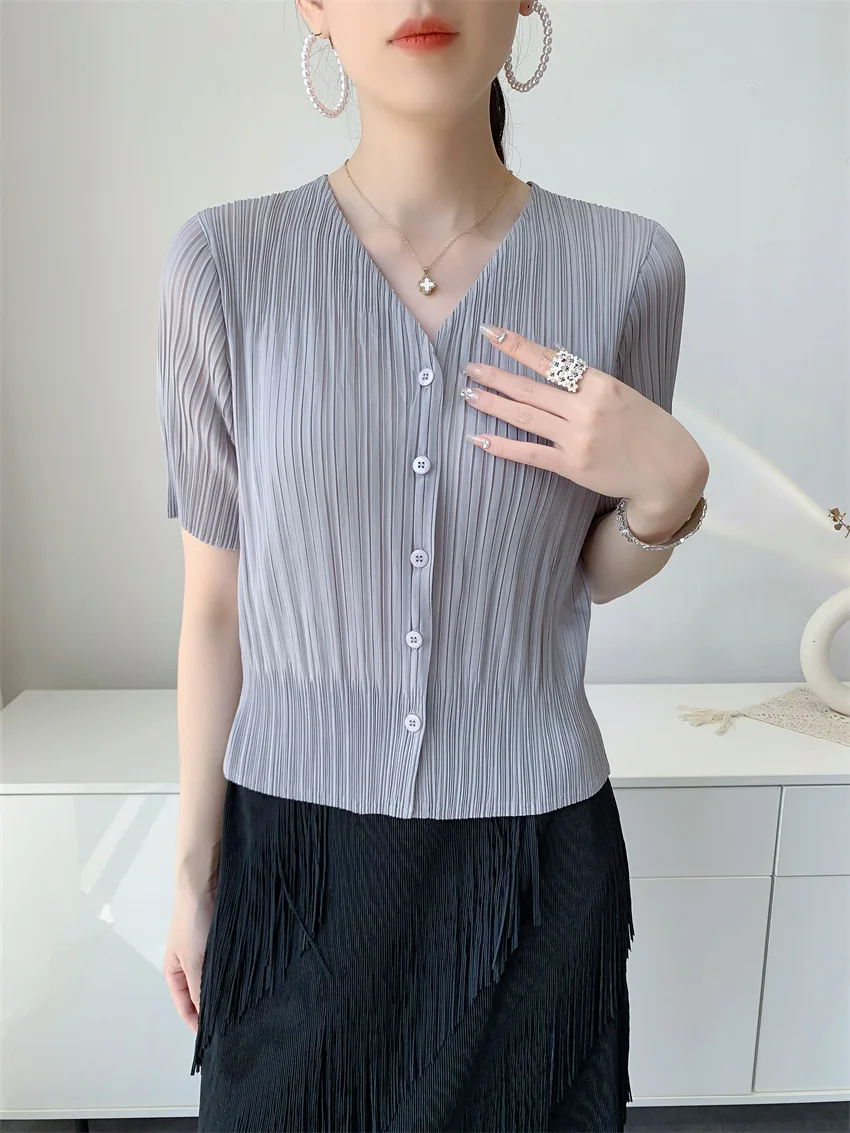 Miyake Pleated Women's Casual Top 2026 New Japanese Design V-neck Short-sleeved Single-breasted Lightweight Cardigan - view 6
