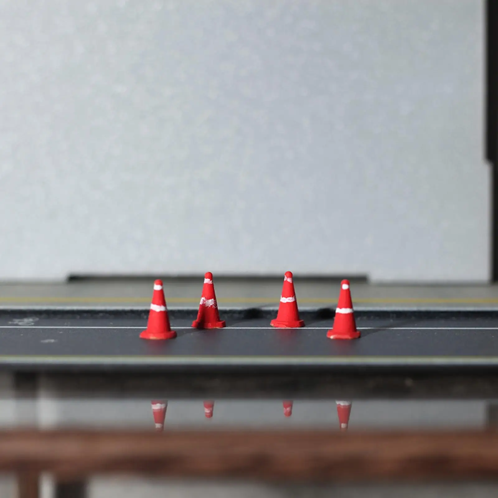 

4Pcs 1:64 Traffic Cones Gifts Tiny Party Supplies Sand Table Ornament Doctor