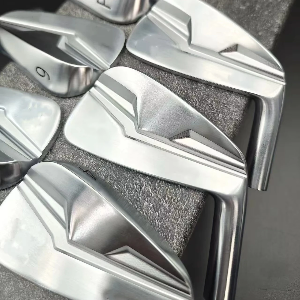 Complete Golf Iron Set 502 with Premium Steel Shafts and Comfortable Grips