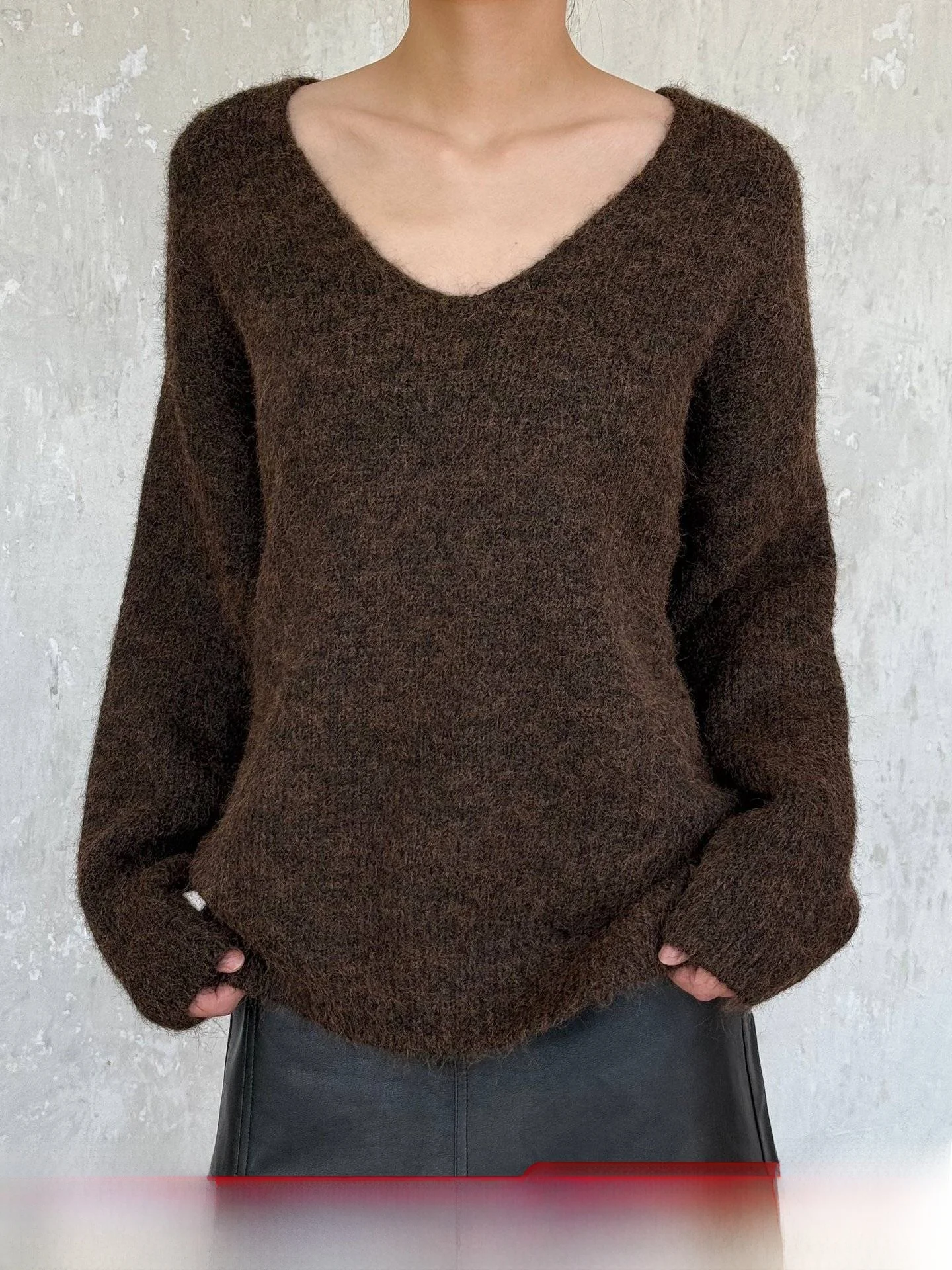 

Thiened V-ne Knitted Sweater Women's Autumn Winter Deep Brown Fluffy Loose Fit Long Sve Button up Cotton Retro Sle