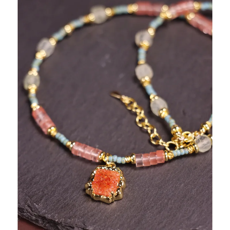 

Light Luxury Niche High-end Natural Grape Stone Orange Color Beads Strand Chain Pendant Classic Design Necklace Accessories Wome