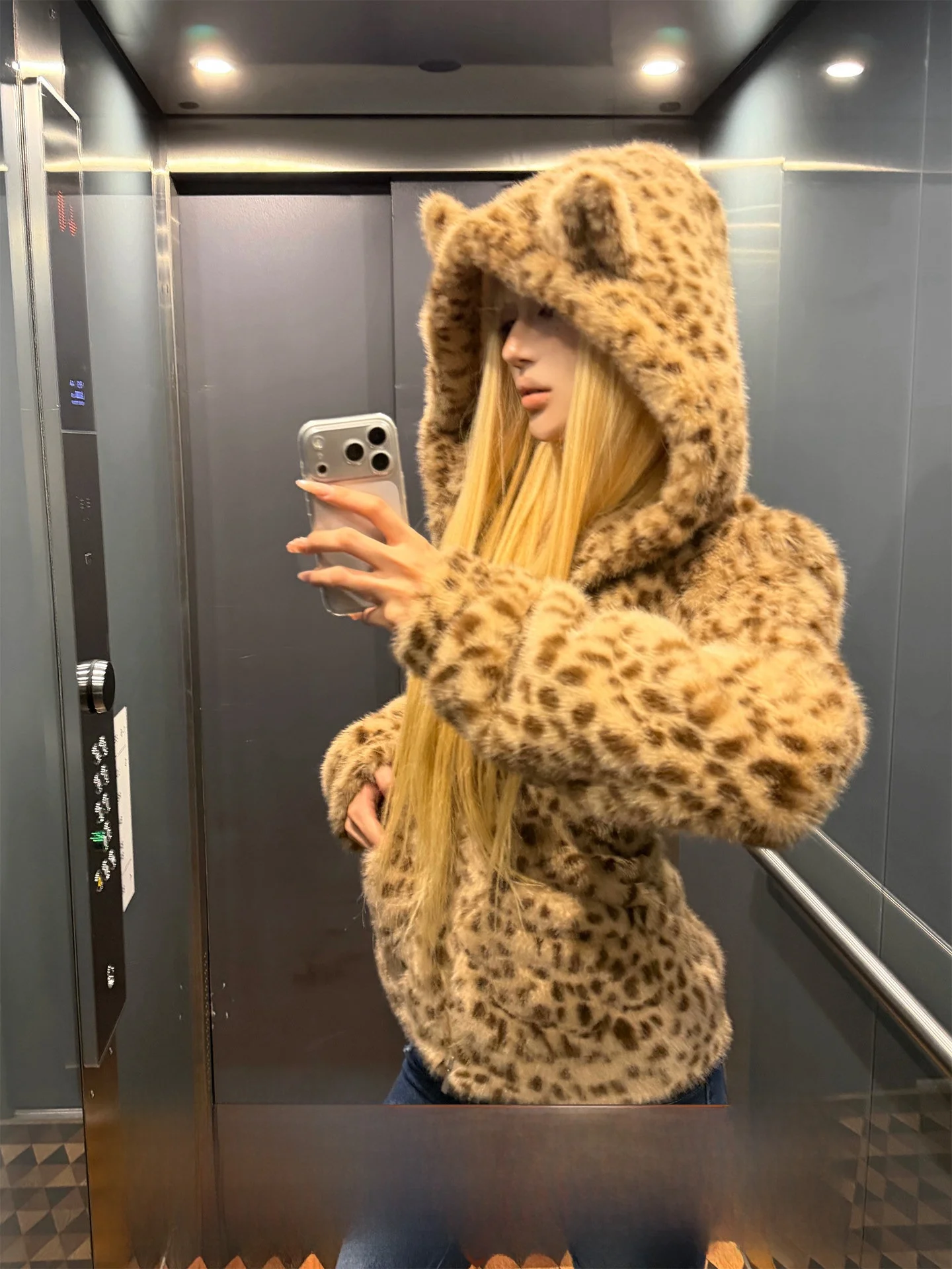 Rase Le Sol 'Wild Pioneer' Eco-Friendly Fur Coat Short Waist-Cinching Hooded Polyester Fiber Women's Casual Style Long Sleeve...