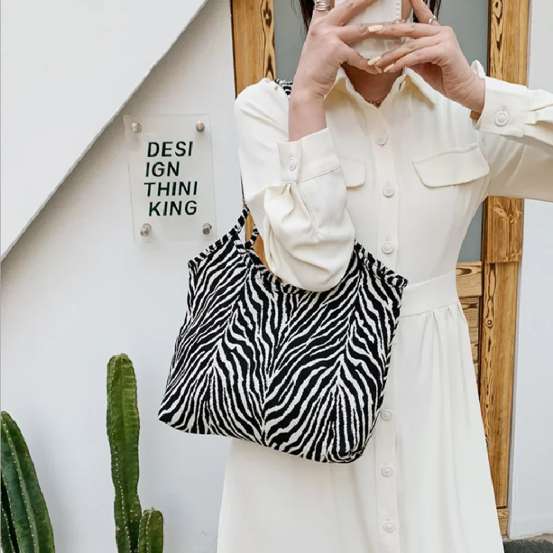 Zebra Stripes Pattern Tote Bag Ladies Large Capacity Shoulder Bag Travel Waterproof Shopping Bags for Women Purse and Handbag