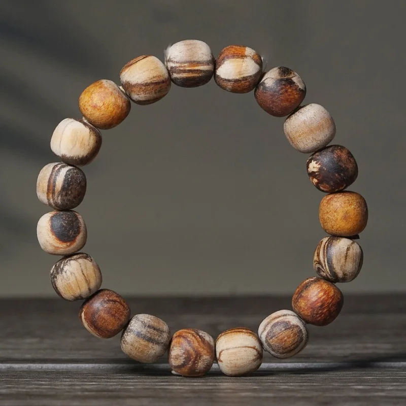 Gongmu agarwood original ecological hand-stringed Buddhist beads, with a clear fragrance, made from old material, vintage-style