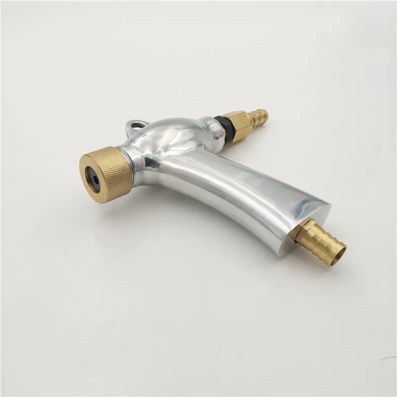 Sandblasting gun with boron carbide nozzle