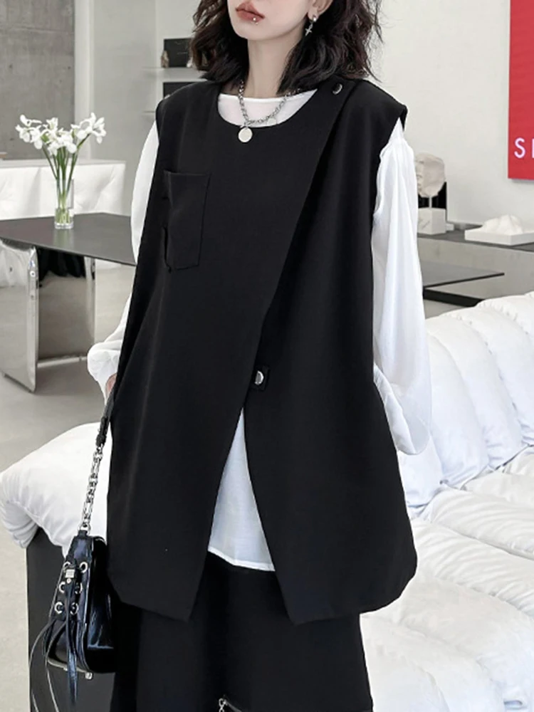 [EAM] Women Loose Fit Black Irregular Back Slit Zipper Vest New O-collar Sleeveless Fashion Tide Spring Autumn 2024 1DF5987