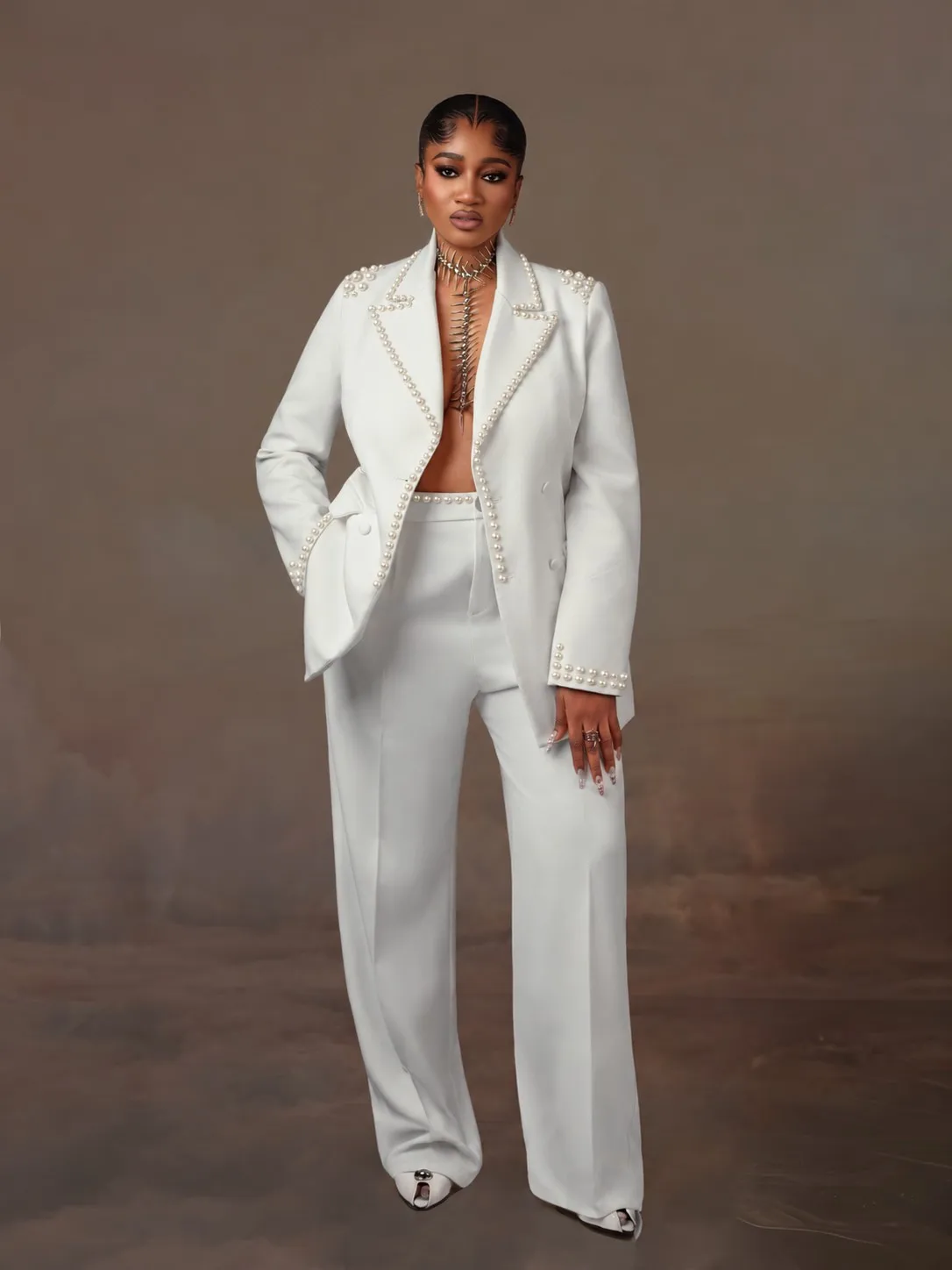 Modern Women Suit Pearls Beaded Lady Set Peaked Lapel Slim Fit Backless Long Sleeves Coat Custom Made 2 Pcs Coat Pants