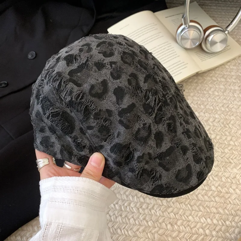 Amerikanische Retro-Leopardenmuster-Mütze für Männer und Frauen, Herbst Y2k Trendige Kurzbrim-Flat-Top-Malermütze – Detail 5