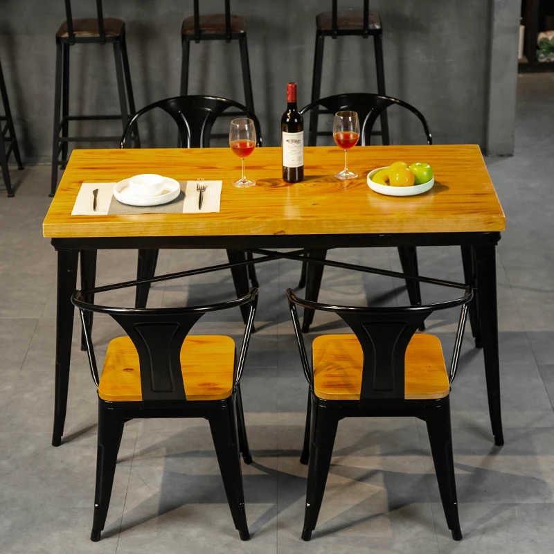 Ensemble de table à manger et chaise avec cadre en métal, restaurant moderne