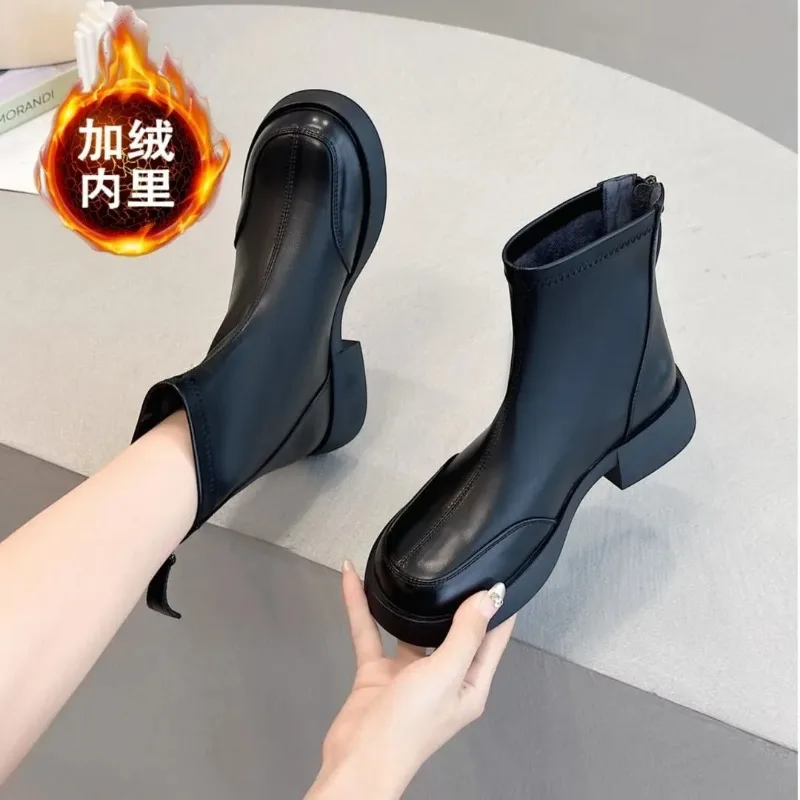 

2026 зимние популярные короткие ботинки из мягкой кожи в британском стиле — хлопковая обувь Street-Chic, удобные прочные теплые ботильоны для женщин