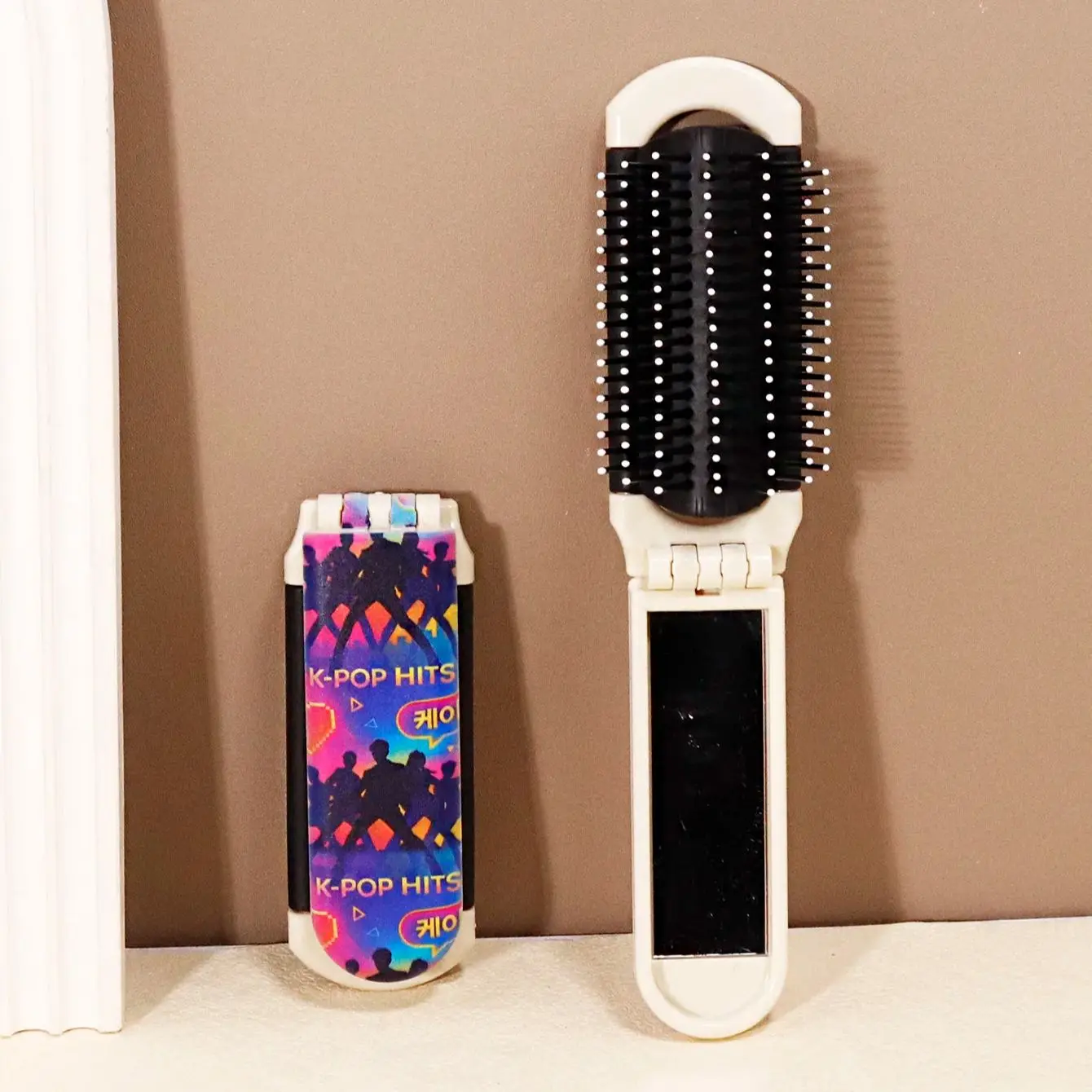 

1pc KPOP Music Theme Folding Mirror Comb - Hair Massage Comb, Perfect Gift for KPOP Fans Special for real hair wigs