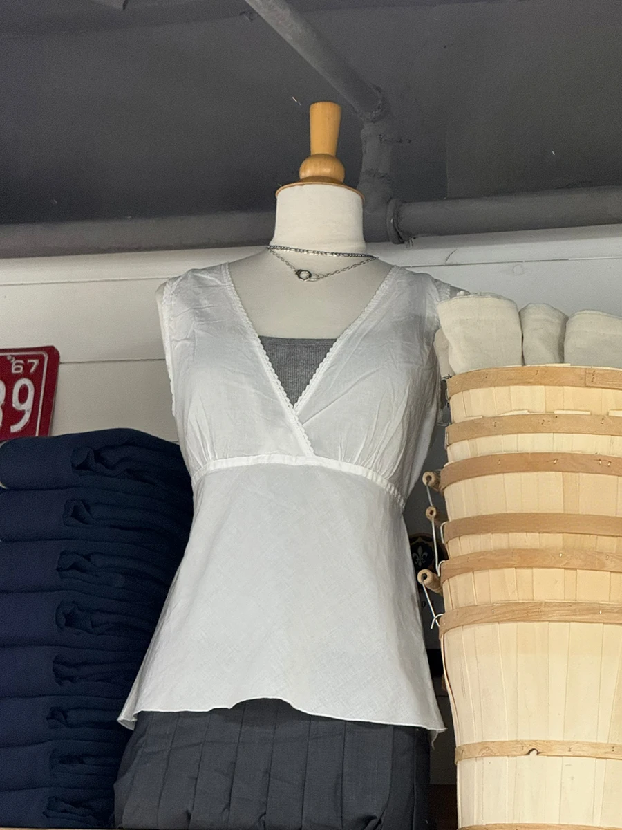 

Белый тонкий жилет со шнуровкой сзади, женский сексуальный жилет с крестообразным кружевом и V-образным вырезом, без рукавов, летний милый простой повседневный базовый топ на бретелях, новый