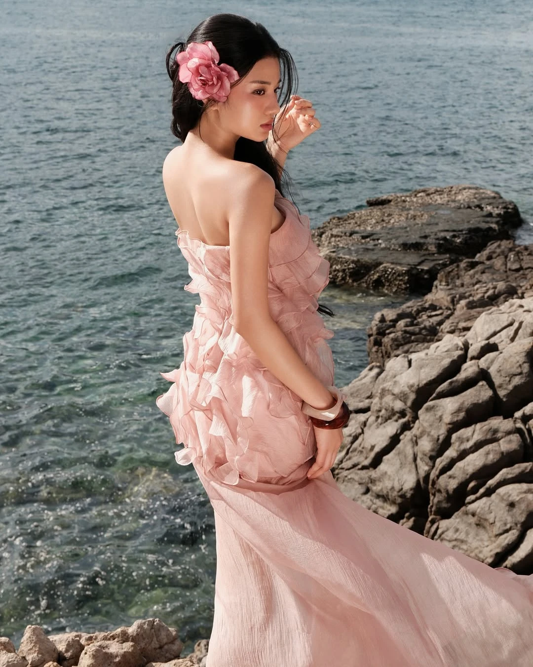 Robe longue en mousseline de soie à volants, sans bretelles, avec détails floraux, pour la plage, la fête de mariage, tenue de soirée, longue et fluide