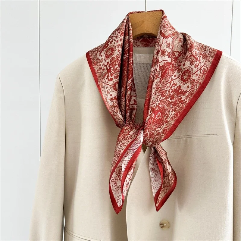 レトロなレンガ色のシルクスカーフ、小さな正方形、多用途、軽量、春夏、女性のファッショナブルなクラシックスタイル、マルベリーシルク