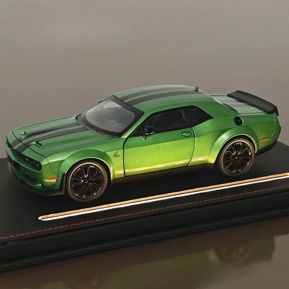 

1:22 Dodge Challenger SRT Hellcat Модель автомобиля со звуком и светом Детская литая под давлением игрушечная машинка из сплава Коллекционный подарок