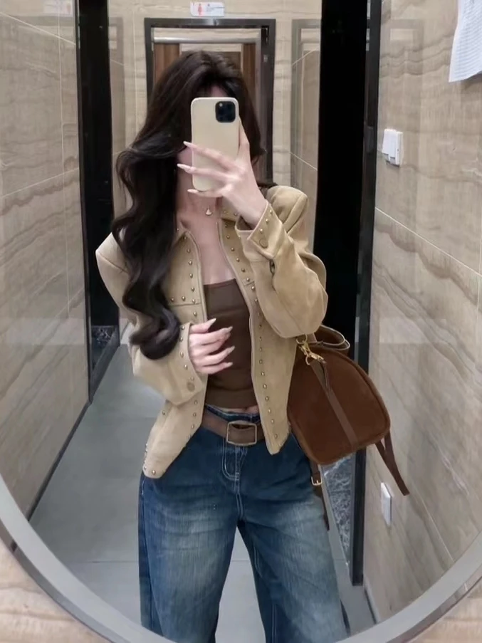 アメリカンレトロスエードジャケットまたはアウターウェアファッショナブルな冬用トップス女性用プレミアム感のあるリベットディテールジッパー開閉式帽子なし