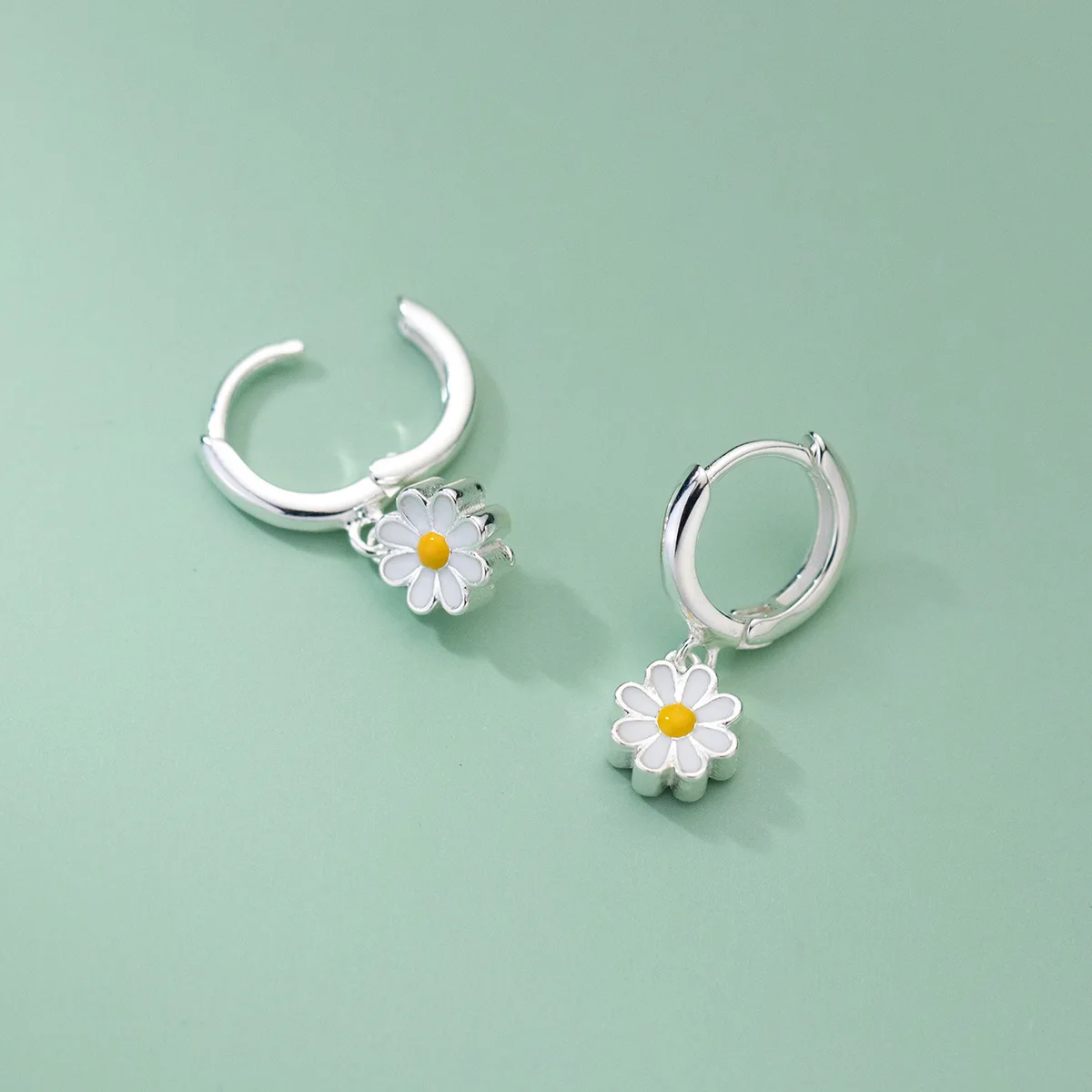 925 Sterling Silver Vintage Flower Little Daisy Earrings for Women Girl Trendy Earring Jewelry Cute Romantic Party Accessories