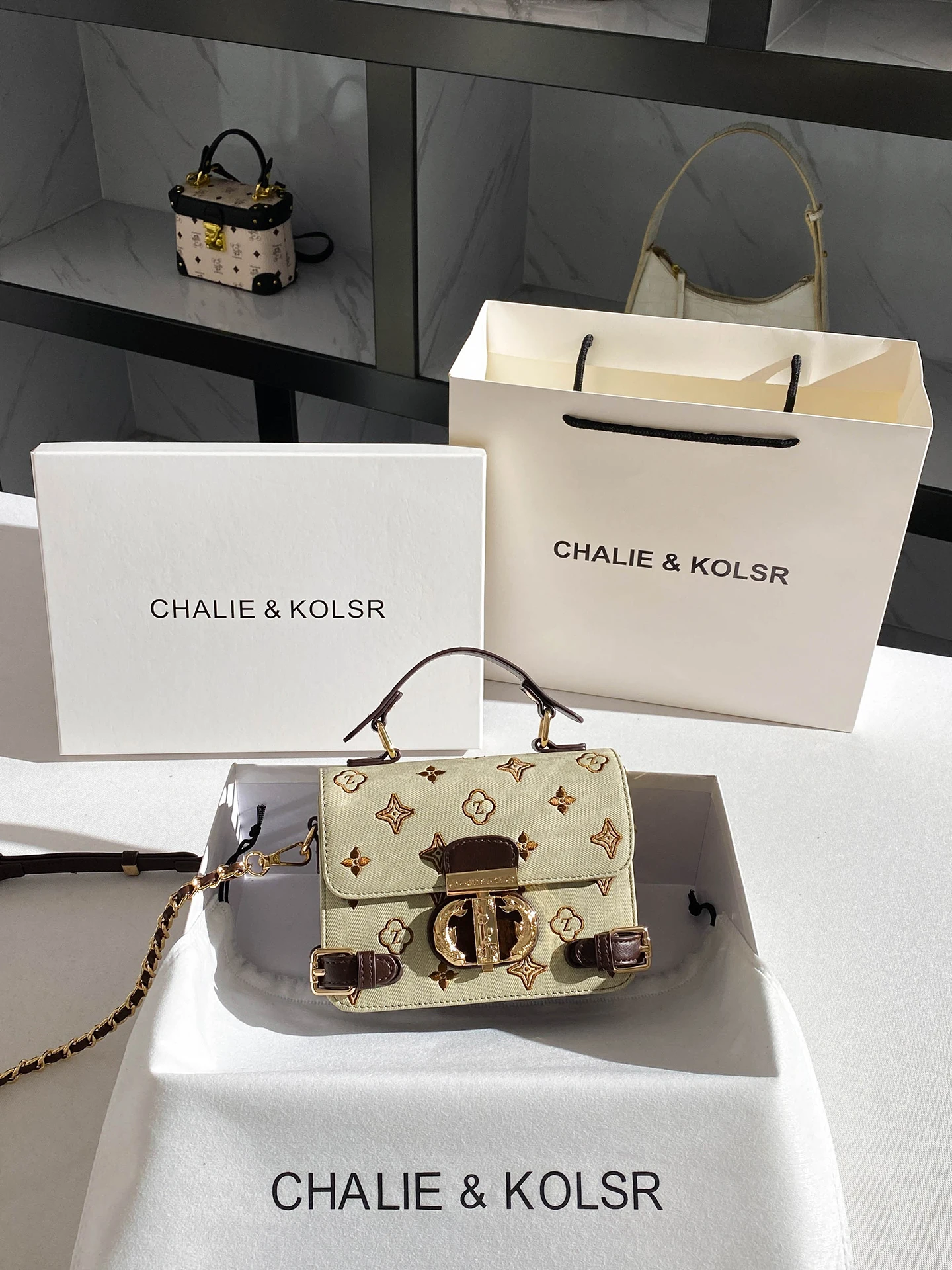 

Vintage and Luxury Crossbody Bags with Delicate Embroidery Letter Printing Women Popular and Newly Trendy Shoulder Messenger Bag