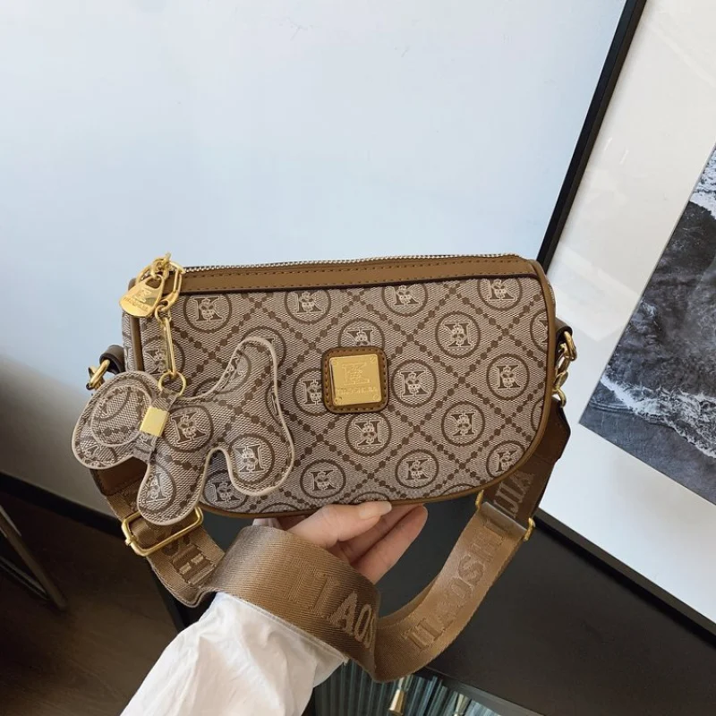 

Fashion Women Bucket Bag with Tassel Faux Leather Material Ideal for Spring Summer Daily Matching and Dating